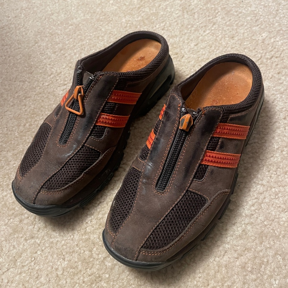 6.5B Cole Haan slip ons